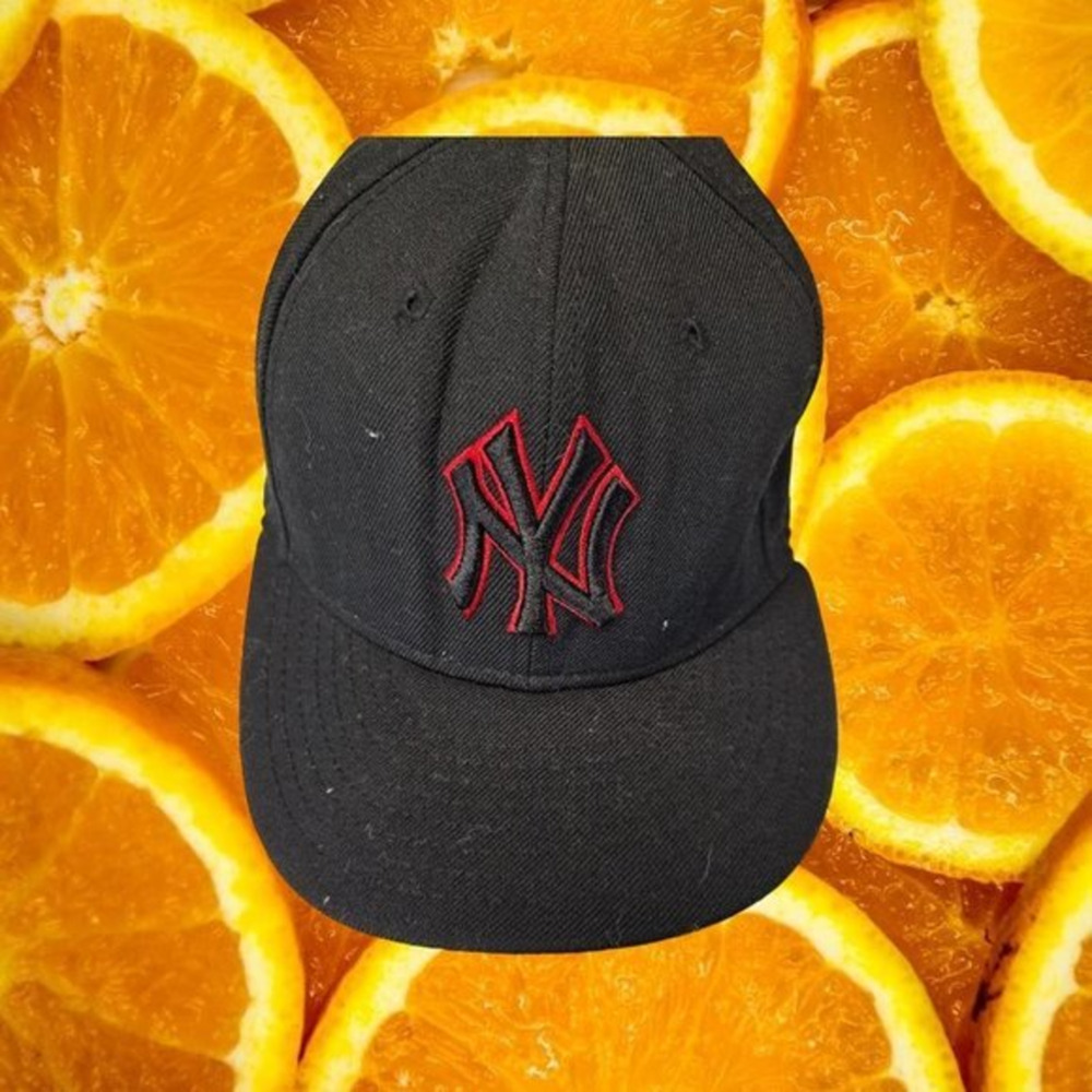 New York Yankees Black and Red 9Fifty Fitted Hat Size 7 1/2‎